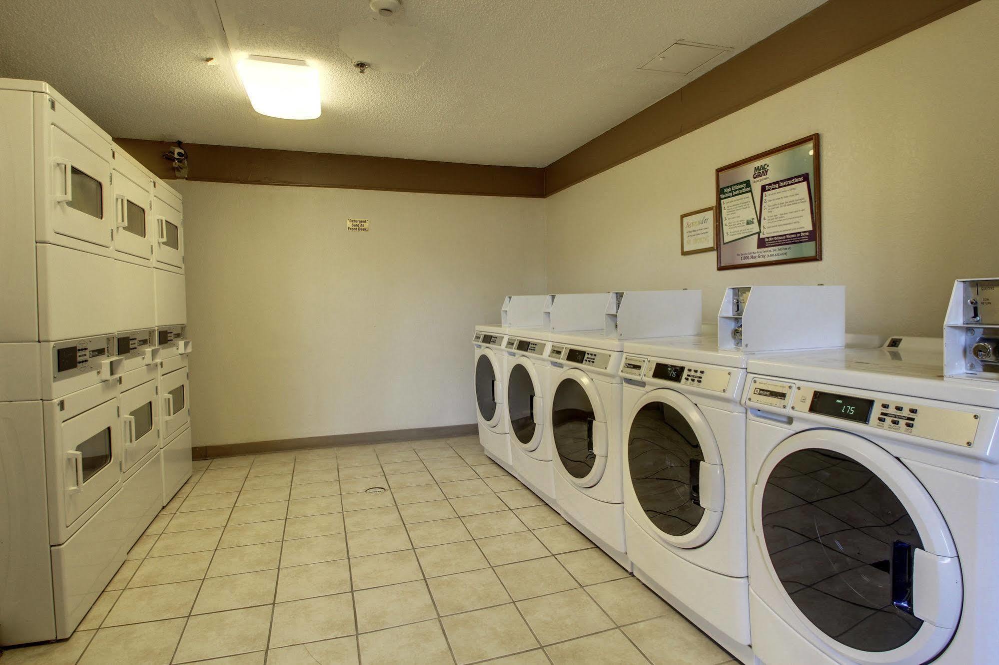 Intown Suites Extended Stay Raleigh Nc- Capital Blvd Eksteriør bilde