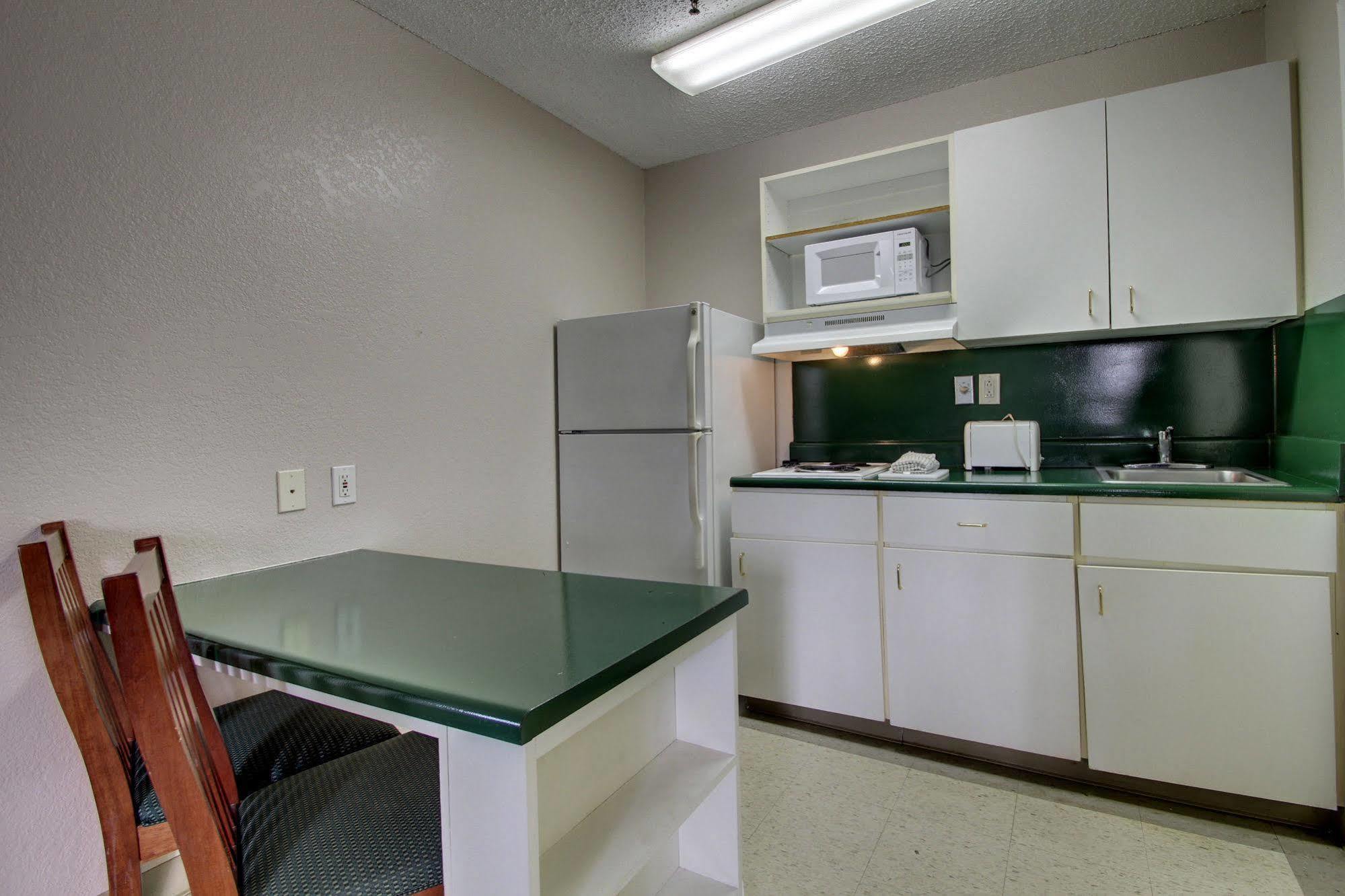 Intown Suites Extended Stay Raleigh Nc- Capital Blvd Eksteriør bilde